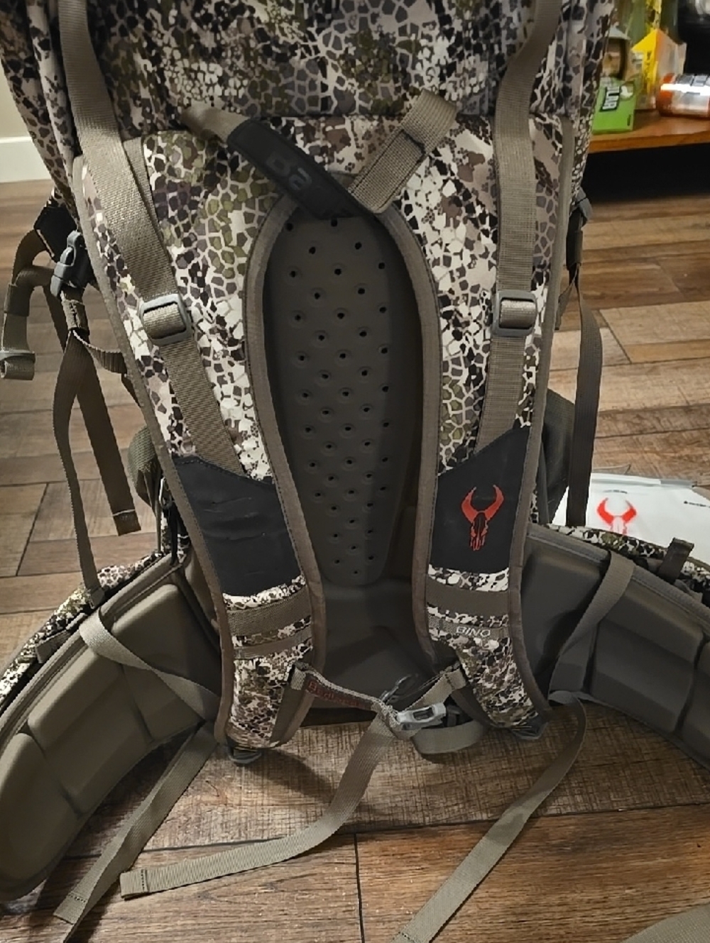 Badlands Camouflage Backpack Hydration Pack with Reservoir - Picture 6 of 7